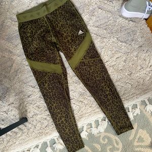 L adidas leggings with mesh